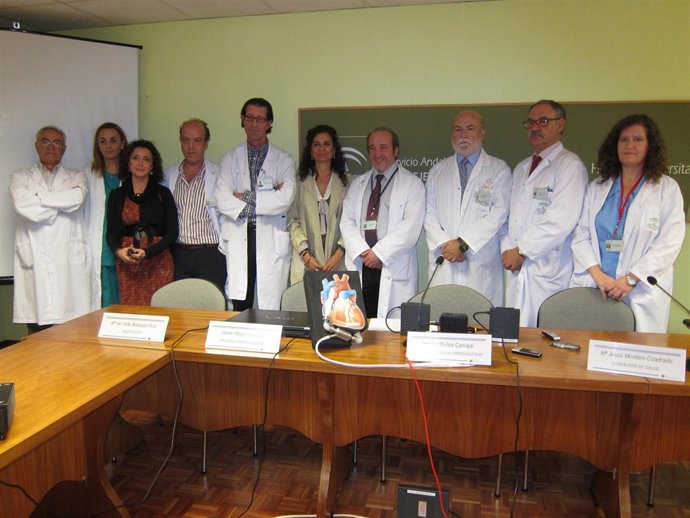 La Consejera De Salud, María Jesús Montero, Con Médicos Del Reina Sofía