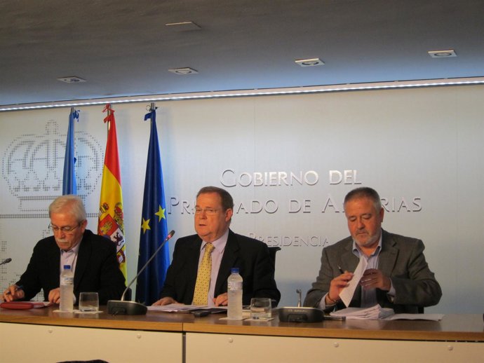 Severino Vigón, En El Centro, Con Rodríguez Braga Y Antonio Pino