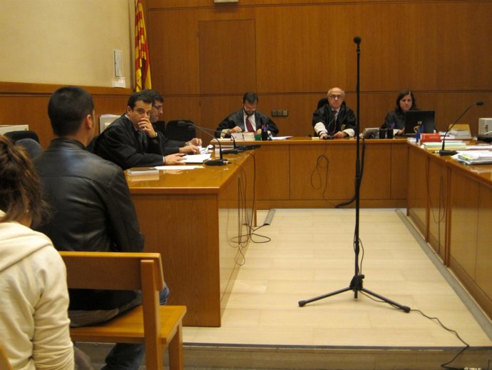 Juicio A Un Mosso D'esquadra En La Audiencia