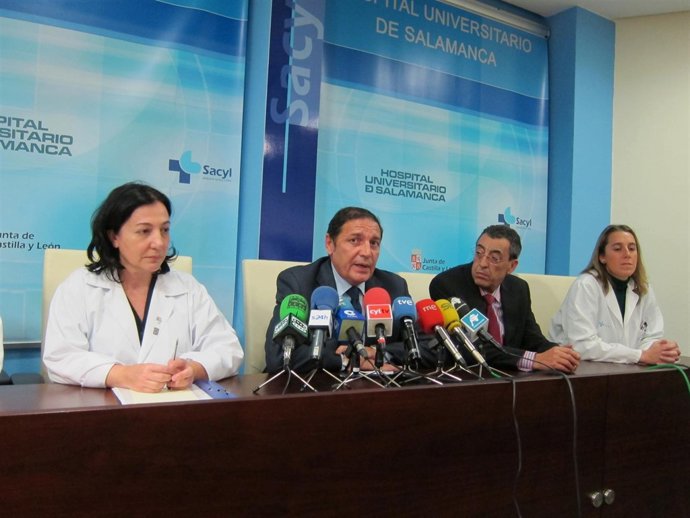 El Consejero De Sanidad En Rueda De Prensa En El Complejo Hospitalario 