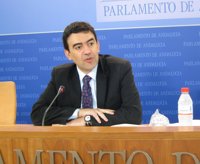 Jiménez (PSOE-A) asegura que los alcaldes del PP-A van a tener "su segunda nómina" en las Cortes Generales