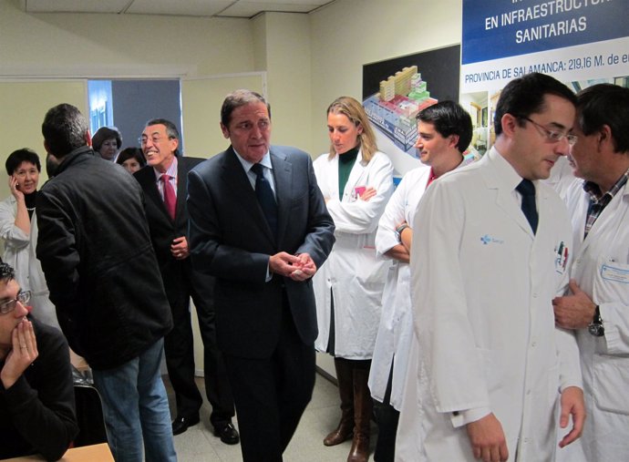 El Consejero De Sanidad En Su Visita Al Hospital Universitario De Salamanca
