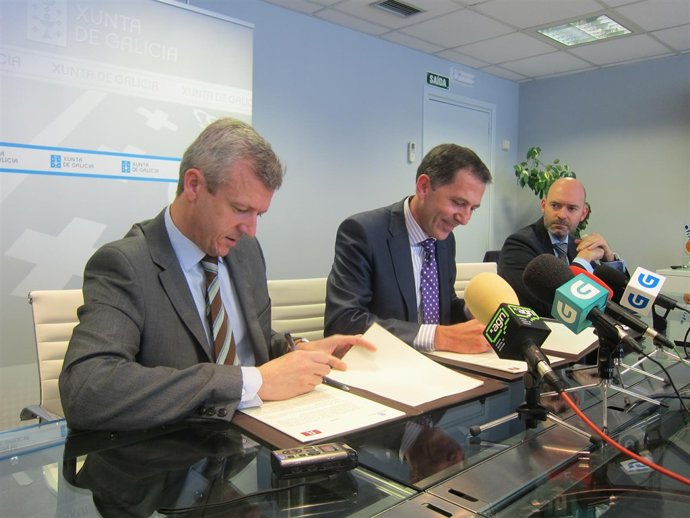 Firma De Un Convenio Con R