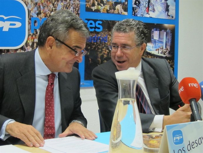 De Foxá Y Granados En Los Desayunos 'Populares'