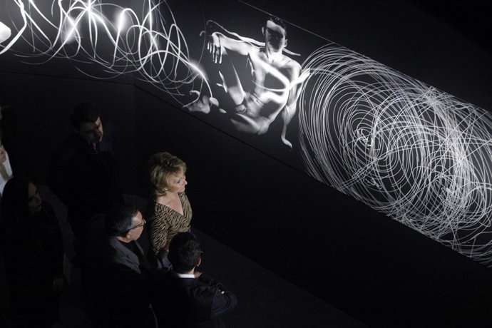 Esperanza Aguirre En La Exposición De Juan Gatti