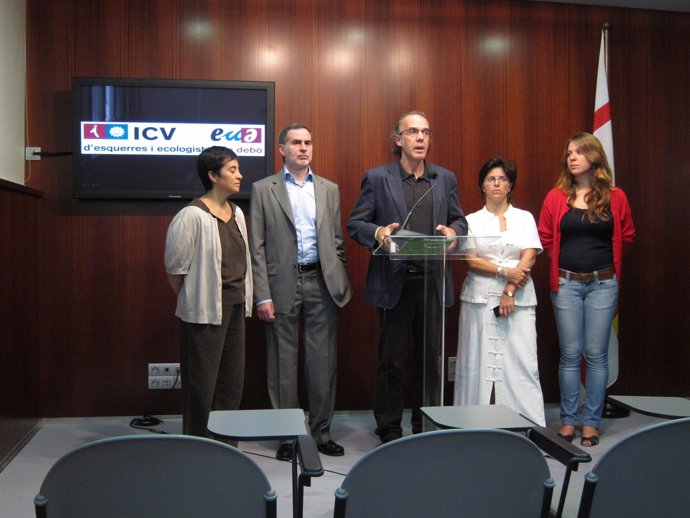 Grupo De ICV-Euia En El Ayuntamiento De Barcelona Con Janet Sanz A La Derecha