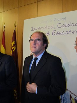 El Ministro De Educación En Funciones, Ángel Gabilondo