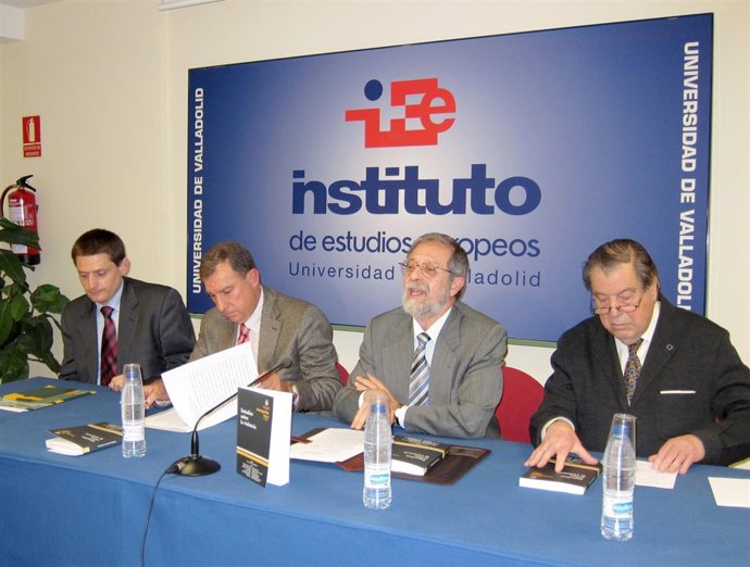 Juan José Mateos Y Marcos Sacristán En La Presentación Del Libro