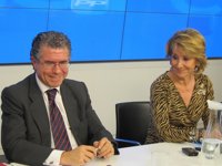 Aguirre dice que Granados ha desarrollado "admirablemente bien su papel" pero que hay que "dar un nuevo impulso" al PP