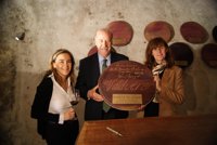 Fútbol.- Del Bosque recibe una barrica de Bodegas Valduero, Burgos