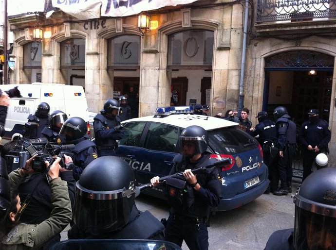 Desalojo De Sala Yago