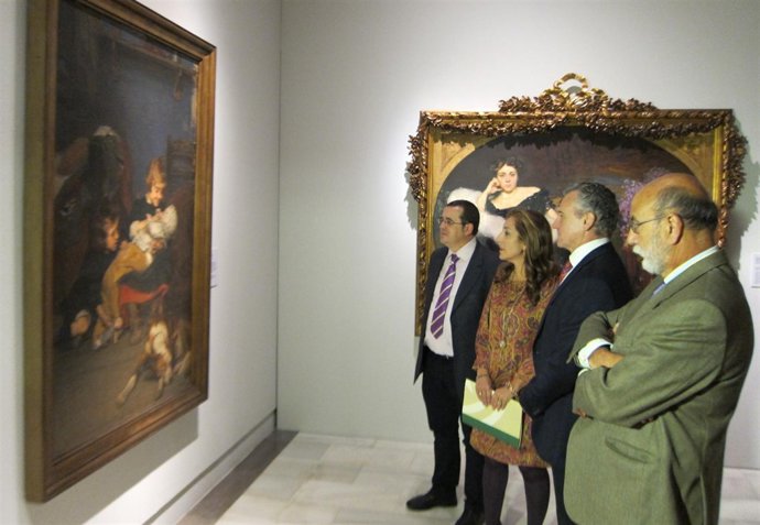 El Consejero De Cultura Y La Directora Del Bellas Artes Visitan Una Exposición