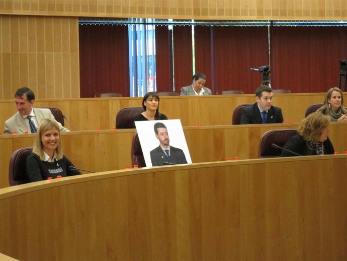 Fotografía En Protesta Por La Ausencia De Un Diputado