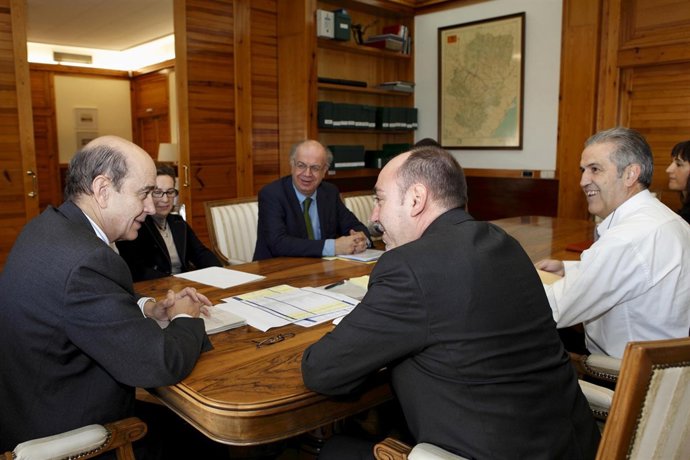 Reunión Entre El Consejero De Obras Públicas Y El Alcalde De Fraga