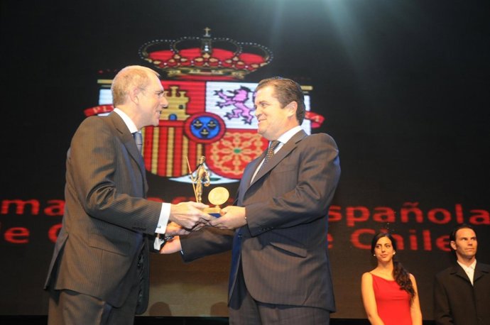 A La Derecha, El Presidente De Endesa, Borja Prado