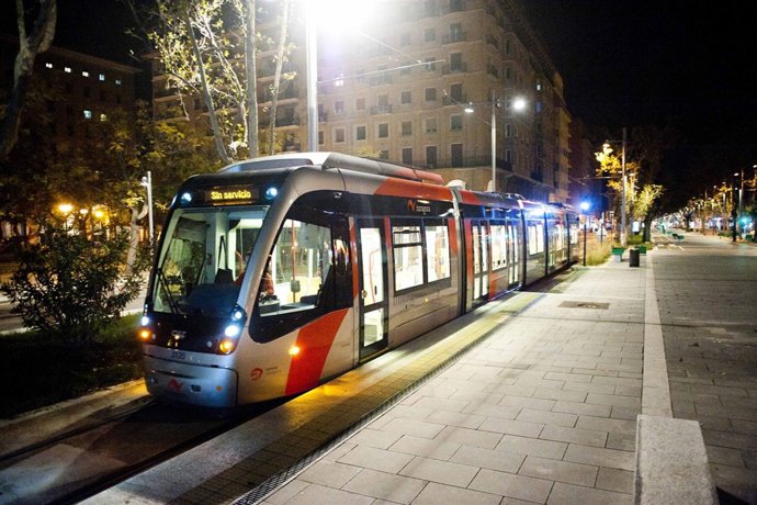 Tranvía Nocturno En Plaza San Francisco