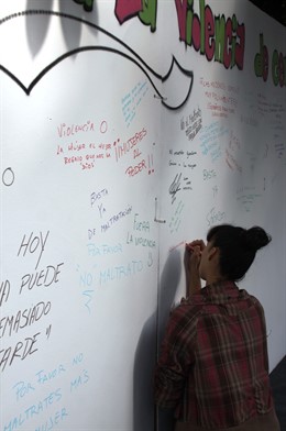 Mural De Grafitis Contra La Violencia De Género En Torrent (Valencia).