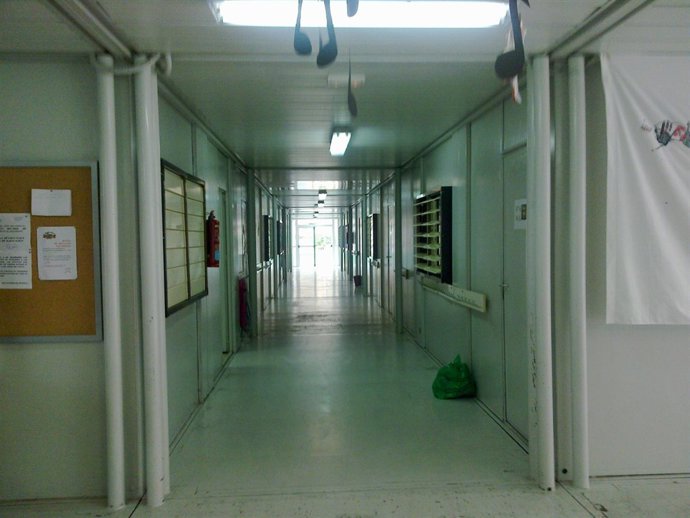 Un Pasillo Del Colegio Vacío