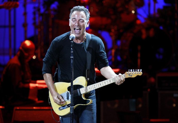El Músico Estadounidense Bruce Springsteen Durante Un Concierto