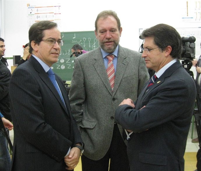 El Secretario General De Enagás Junto Consejero Sotoca Y Alcalde De Lorca