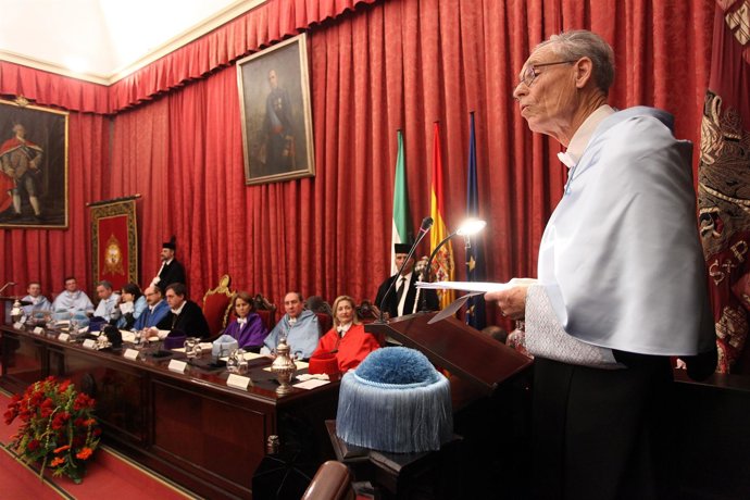 Jonh Elliot Investido Doctor Honoris Causa De La US