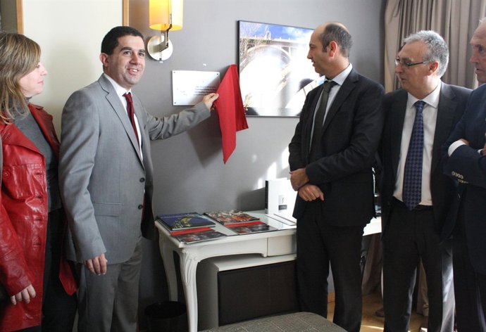 Los Alcaldes De Benidorm Y Alcoy En El Hotel Villa Venecia