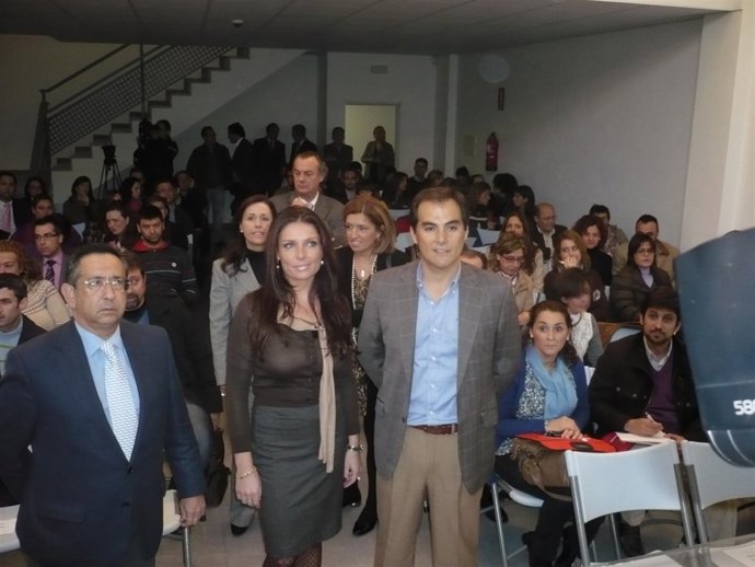 El Alcalde De Córdoba, José Antonio Nieto, En El Acto De AJE