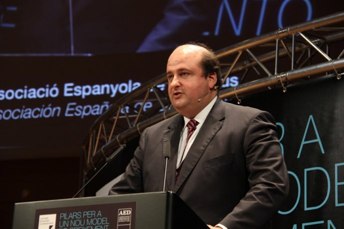 El Presidente De La Asociación Española De Directivos , Pau Herrera