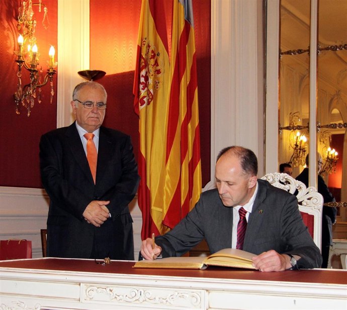 Cotino Y Fieber En La Recepción En Las Corts Valencianes.