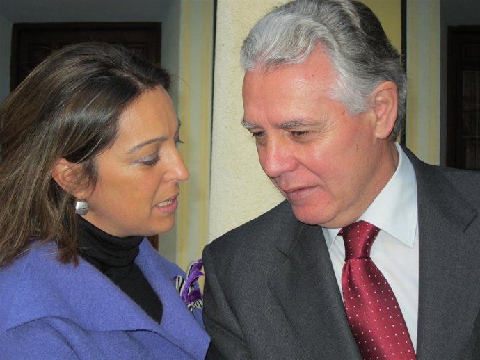 Menacho Habla Con La Delegada Del Gobierno Andaluz En Córdoba, Isabel Ambrosio