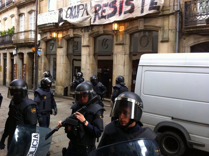 Operativo Policial Para Desalojar La Sala Yago.