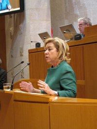 Serrat valora subvencionar a las 34 entidades que imparten educación permanente