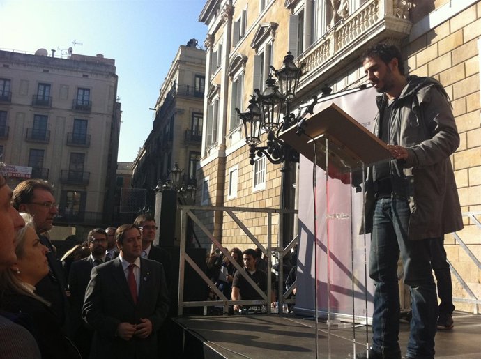 Julio Manrique Lee Manifiesto Contra La Violencia De Género