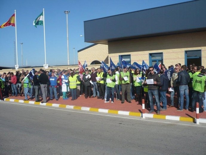 Funcionarios De Prisiones Se Movilizan En Apoyo A Dos Compañeros Expedientados