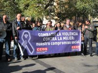 Unas 60 personas se concentran en la Plaza de Zocodover de Toledo para mostrar su rechazo contra la violencia de género