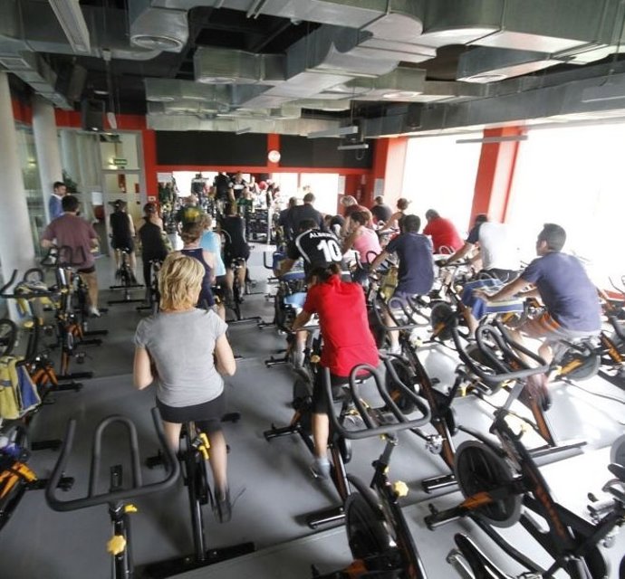 Ciclistas En Body Factory Somosaguas