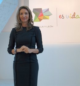 La Consejera De Cultura Y Turismo, Alicia García, Posa Junto A La Nueva Marca