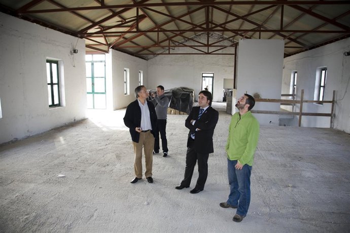 El Alcalde Visita Las Oficinas De Cros Con Representantes De IU Y PRC