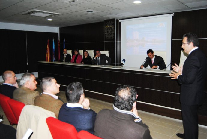 Los Comerciantes De La Ribera Presentan Un Plan Para Dinamizar El Sector