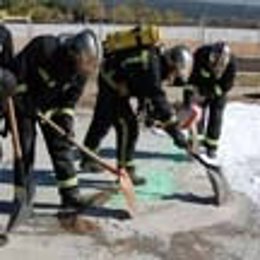 Bomberos Retiran Gasoil En Torrejón