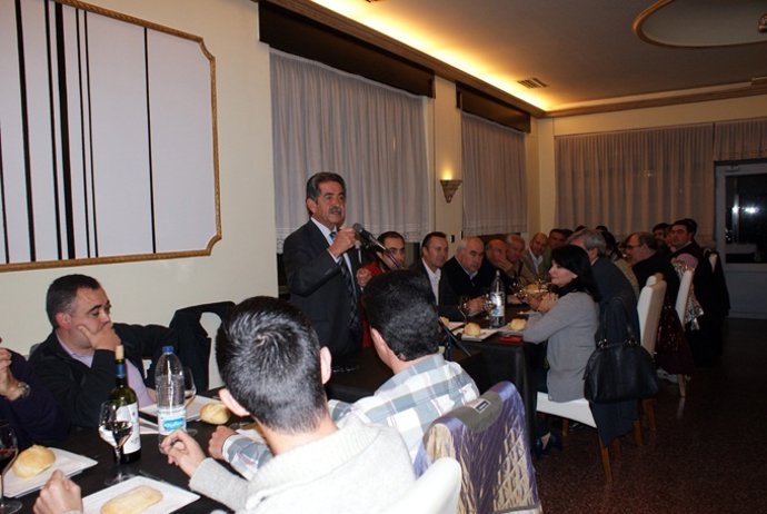 Revilla Con Alcaldes Y Representantes 102 Municipios 