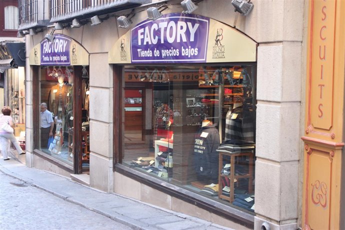 COMERCIO , TIENDA DE ROPA