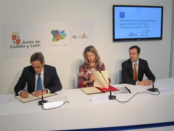Firma Del Convenio Entre La Junta Y Vivatours (Orizonia)