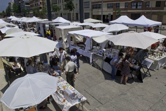 Puestos Del Mercado Artesanal Junto Al CAC Málaga