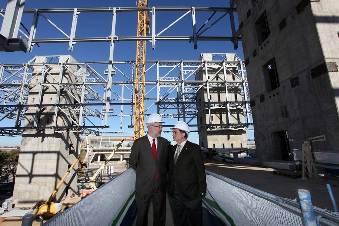 Antonio Ávila Y Joaquín Luque Visitan Las Obras Del Centrius En Sevilla