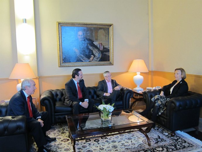 Reunión Entre El Gobierno De Aragón Y Comisiones Obreras