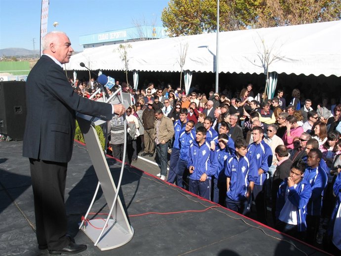 Alonso Durante La Inauguración