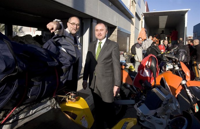 Jorge Cabré Despide A Los Participantes Del Proyecto 'Motxilles Solidàries'