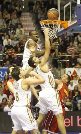 El Real Madrid Vence Al CAI Zaragoza