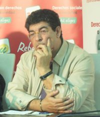 Valderas ve tras la suspensión de la asamblea de la FAMP una "pelea de gallitos" entre PP y PSOE y pide su "refundación"